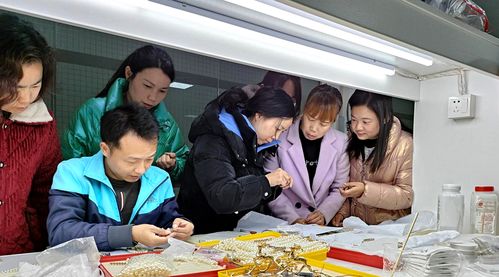 巾幗巧手綴桃源 紅石榴志愿服務隊助“寶媽”靈活就業延伸圖景